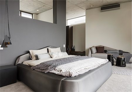 simsearch:6113-07565252,k - Modern bedroom Photographie de stock - Premium Libres de Droits, Code: 6113-07565679