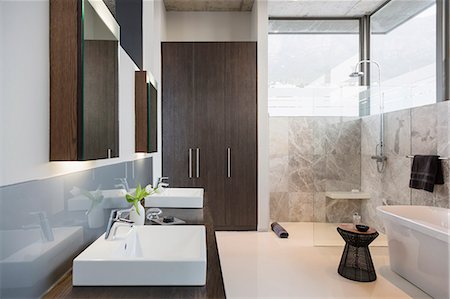 salle de bain - Modern bathroom Photographie de stock - Premium Libres de Droits, Code: 6113-07565748
