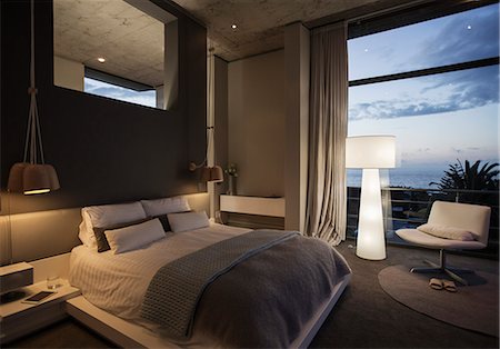 Modern bedroom Photographie de stock - Premium Libres de Droits, Code: 6113-07565777