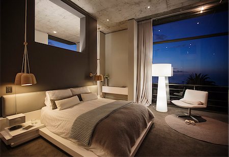 simsearch:6113-07589612,k - Modern bedroom Stockbilder - Premium RF Lizenzfrei, Bildnummer: 6113-07565785