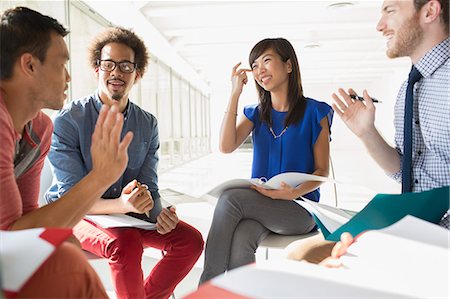 rond - Creative business people meeting in circle of chairs Photographie de stock - Premium Libres de Droits, Code: 6113-07565961