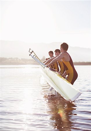 Rowing team placing boat in lake Foto de stock - Sin royalties Premium, Código: 6113-07588651