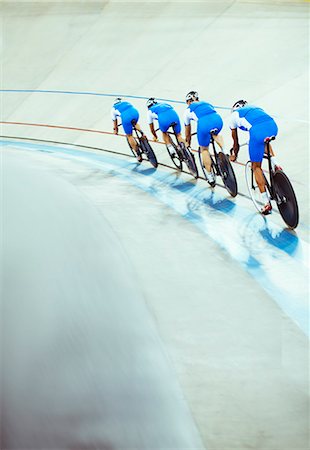 Track cycling team riding in velodrome Foto de stock - Sin royalties Premium, Código: 6113-07588692