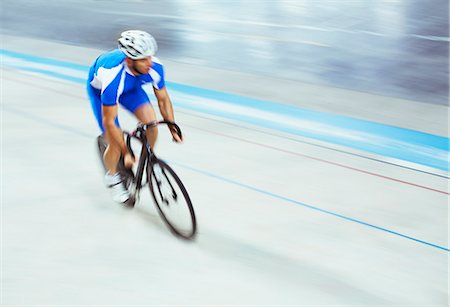 Track cyclist riding in velodrome Photographie de stock - Premium Libres de Droits, Code: 6113-07588763