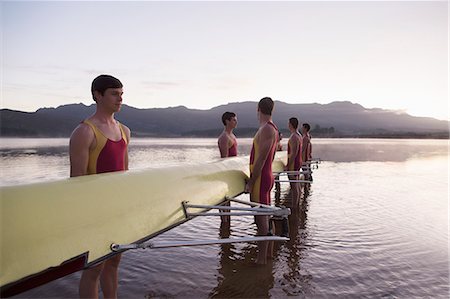 simsearch:6113-07588772,k - Rowing team holding scull in lake at dawn Photographie de stock - Premium Libres de Droits, Code: 6113-07588774