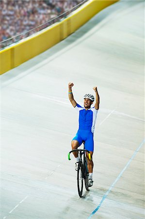 simsearch:6113-07588682,k - Track cyclist celebrating in velodrome Foto de stock - Sin royalties Premium, Código: 6113-07588712