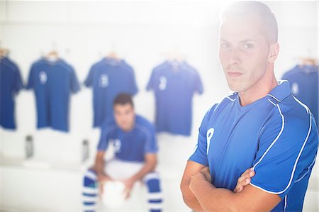 futbolista (hombre y mujer) - Soccer player standing in locker room Foto de stock - Sin royalties Premium, Código: 6113-07588885