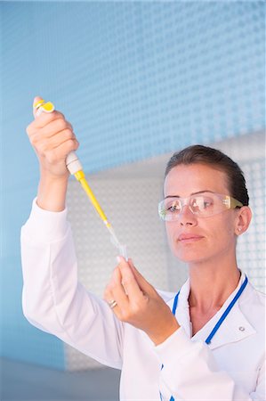 eye dropper and pipette woman - Scientist using pipette and test tube in laboratory Stock Photo - Premium Royalty-Free, Code: 6113-07589004