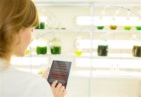 Scientist using digital tablet in laboratory Photographie de stock - Premium Libres de Droits, Code: 6113-07589142