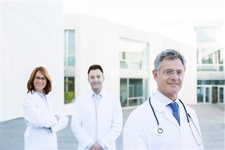 simsearch:6113-07589273,k - Portrait of confident doctors on rooftop Stock Photo - Premium Royalty-Free, Code: 6113-07589254