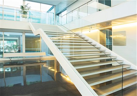 Modern lobby and staircase Photographie de stock - Premium Libres de Droits, Code: 6113-07589295