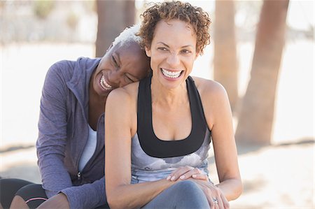 sport treiben - Women laughing outdoors Stockbilder - Premium RF Lizenzfrei, Bildnummer: 6113-07589350