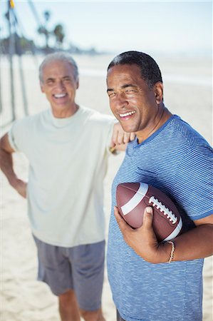 football (american ball) - Senior men with football on beach Foto de stock - Sin royalties Premium, Código: 6113-07589361