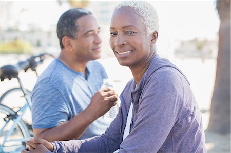 fit senior - Portrait of smiling couple outdoors Foto de stock - Sin royalties Premium, Código: 6113-07589456