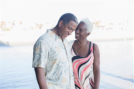 Senior couple walking on beach Photographie de stock - Premium Libres de Droits, Code: 6113-07589477