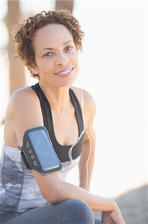 simsearch:6113-07589385,k - Portrait of confident female jogger wearing arm band Stock Photo - Premium Royalty-Free, Code: 6113-07589417