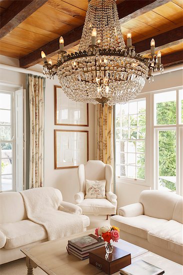 Luxury living room with chandelier Photographie de stock - Premium Libres de Droits, Le code de l’image : 6113-07589567