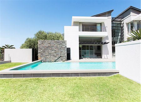 Modern house with swimming pool Stock Photo - Premium Royalty-Free, Code: 6113-07589574