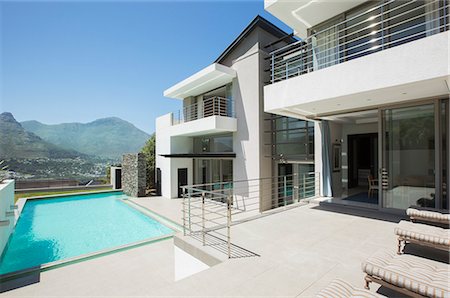 demeure - Modern house and swimming pool Photographie de stock - Premium Libres de Droits, Code: 6113-07589682