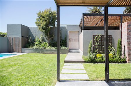 simsearch:6113-07589528,k - Sunny modern backyard Stock Photo - Premium Royalty-Free, Code: 6113-07589712