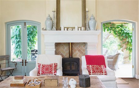 repisa - Luxury living room with wood stove Foto de stock - Sin royalties Premium, Código: 6113-07589728