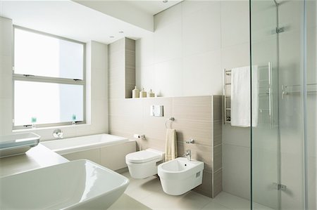 sunlight interior - Modern bathroom Stock Photo - Premium Royalty-Free, Code: 6113-07589733