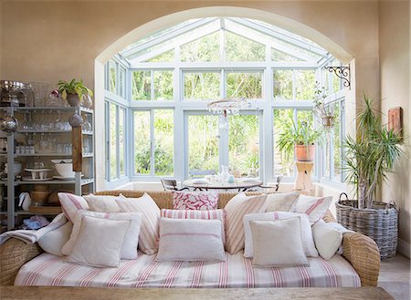 simsearch:6113-07589558,k - Shabby chic living room and sunroom Stock Photo - Premium Royalty-Free, Code: 6113-07589730