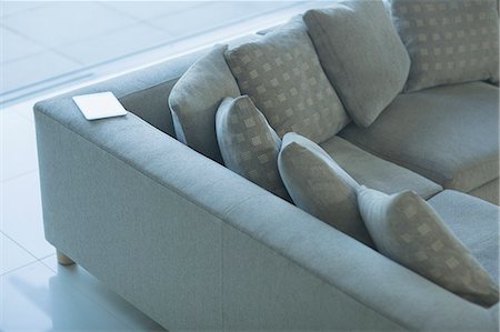 sofa - Digital tablet on sectional sofa Stockbilder - Premium RF Lizenzfrei, Bildnummer: 6113-07589736
