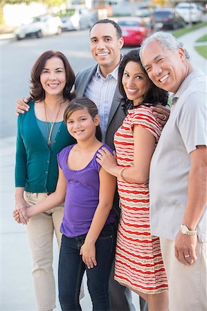 simsearch:6113-07648795,k - Portrait of happy multi-generation family Foto de stock - Royalty Free Premium, Número: 6113-07648783