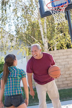 enkelin - Grandfather and granddaughter playing basketball in driveway Stockbilder - Premium RF Lizenzfrei, Bildnummer: 6113-07648796