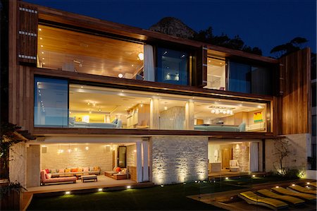 simsearch:6113-07648946,k - Modern house illuminated at night Photographie de stock - Premium Libres de Droits, Code: 6113-07648899