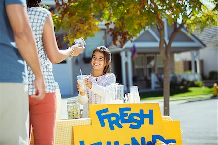 simsearch:6113-07648823,k - Girl selling lemonade at lemonade stand Stock Photo - Premium Royalty-Free, Code: 6113-07648808