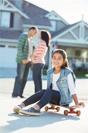 simsearch:6113-07648858,k - Portrait of smiling girl on skateboard in driveway Stock Photo - Premium Royalty-Free, Code: 6113-07648810