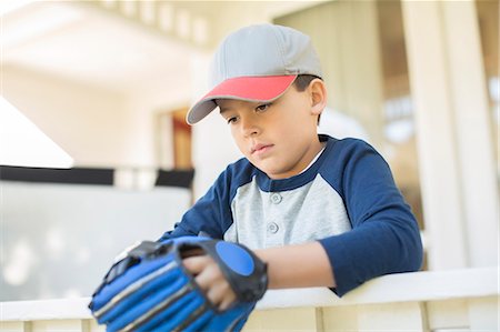 simsearch:649-06305830,k - Serious boy with baseball glove Stock Photo - Premium Royalty-Free, Code: 6113-07648826