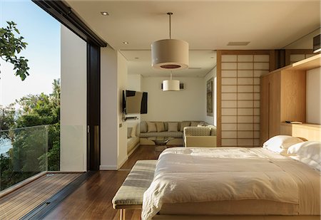 Sunny modern bedroom Stockbilder - Premium RF Lizenzfrei, Bildnummer: 6113-07648953