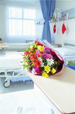 Bouquet of flowers in hospital room Stock Photo - Premium Royalty-Free, Code: 6113-07761945