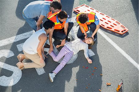 simsearch:625-01249642,k - Paramedics examining injured girl on street Stock Photo - Premium Royalty-Free, Code: 6113-07761957