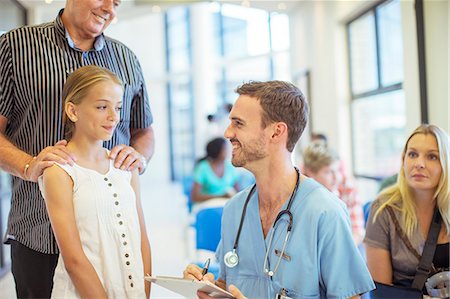 enkelin - Nurse talking to patient in hospital Stockbilder - Premium RF Lizenzfrei, Bildnummer: 6113-07761954