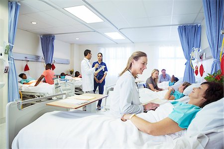 doctor consulting patient with medicine - Doctors, nurses and patients in hospital room Stock Photo - Premium Royalty-Free, Code: 6113-07761994