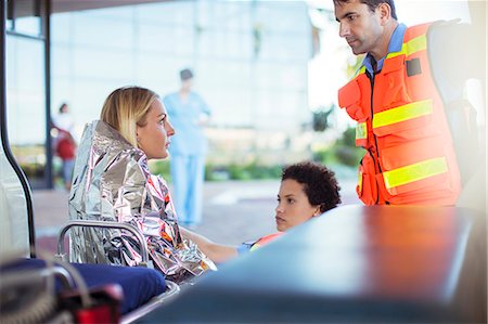 Paramedics talking to patient in ambulance Fotografie stock - Premium Royalty-Free, Codice: 6113-07762055