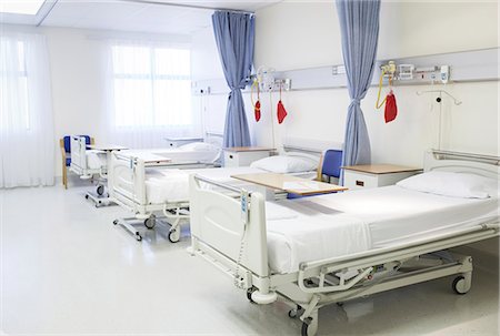 pièce manquante - Empty beds in hospital room Photographie de stock - Premium Libres de Droits, Code: 6113-07762007