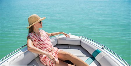 rennboot - Women relaxing in boat on water Stockbilder - Premium RF Lizenzfrei, Bildnummer: 6113-07762164