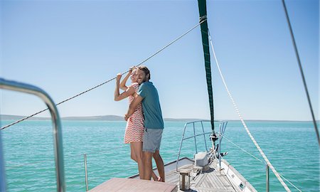 simsearch:649-02290354,k - Couple standing on boat together Fotografie stock - Premium Royalty-Free, Codice: 6113-07762186