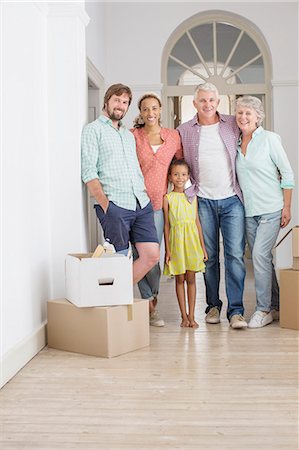 portrait family of five pose - Family smiling together in living space Stock Photo - Premium Royalty-Free, Code: 6113-07762327