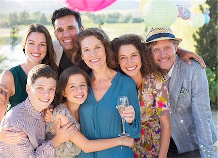 Family hugging outdoors Photographie de stock - Premium Libres de Droits, Code: 6113-07762557