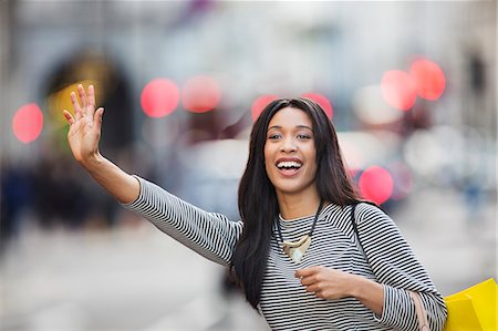 Woman waving for taxi on city street Photographie de stock - Premium Libres de Droits, Code: 6113-07790292