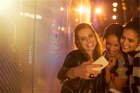 selfie at night - Women taking cell phone picture together Stock Photo - Premium Royalty-Free, Code: 6113-07790227