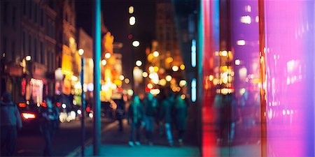 Street lights of urban city street at night Photographie de stock - Premium Libres de Droits, Code: 6113-07790306