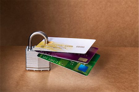 simsearch:673-06025559,k - Credit cards attached to padlock Photographie de stock - Premium Libres de Droits, Code: 6113-07790418