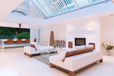 simsearch:6113-07790465,k - Sofas, fireplace and skylights in modern living room Foto de stock - Sin royalties Premium, Código: 6113-07790530